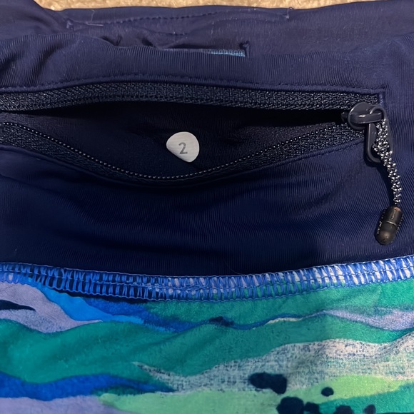 lululemon shorts - Picture 3 of 4